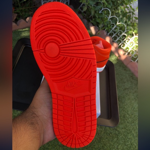 Air Jordan 1 Mid “Orange Black” Size 7 Women’s - Picture 7 of 9